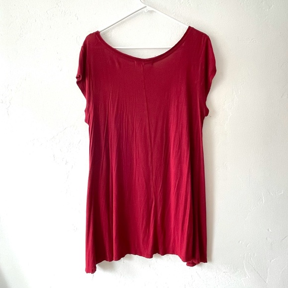 Oversized off the shoulder red high low top - Picture 3 of 5